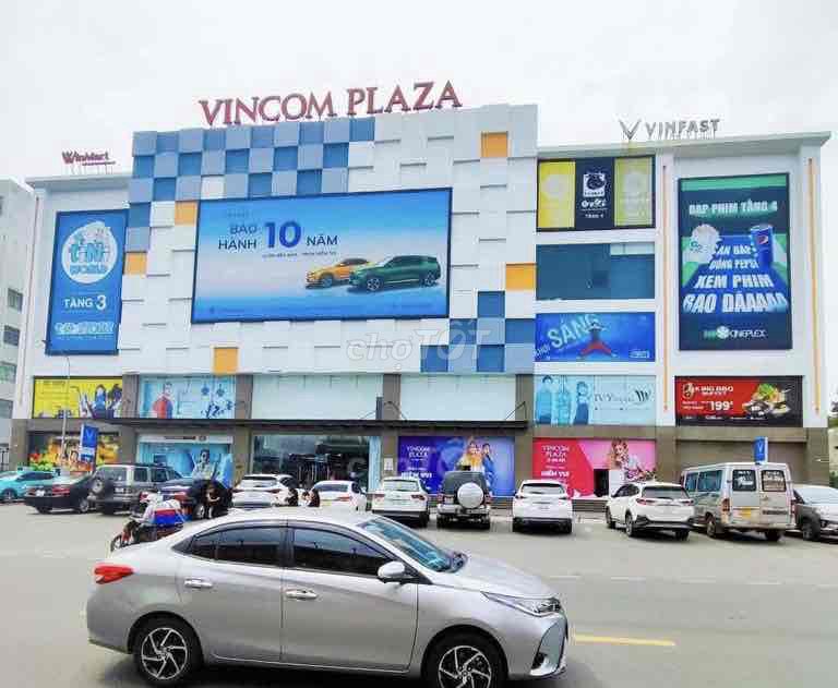 Bán nhà Vincom Lê Văn Việt, 3 tầng 60m2, ô tô