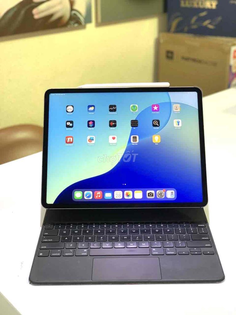 Thanh lý iPad tặng Magic Keyboard chính hãng Apple