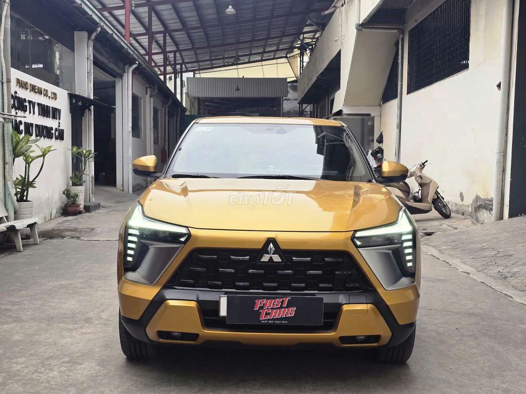 Mitsubishi Xforce 2024 Premium,màu vàng,đi 5000 km