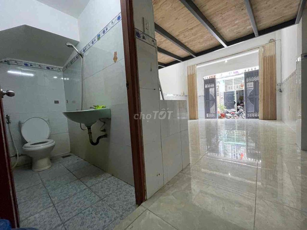 Nhà Kiot 50m2 ngay Lê Văn Quới gần Ngã tư 4 xã ở 4 5 người thoài mái