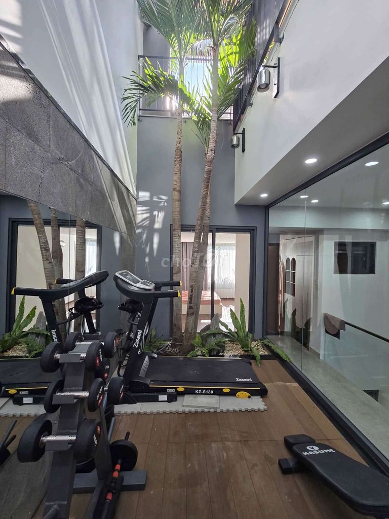 Villa with rooftop pool and gym on Sơn Thủy street — photo 12