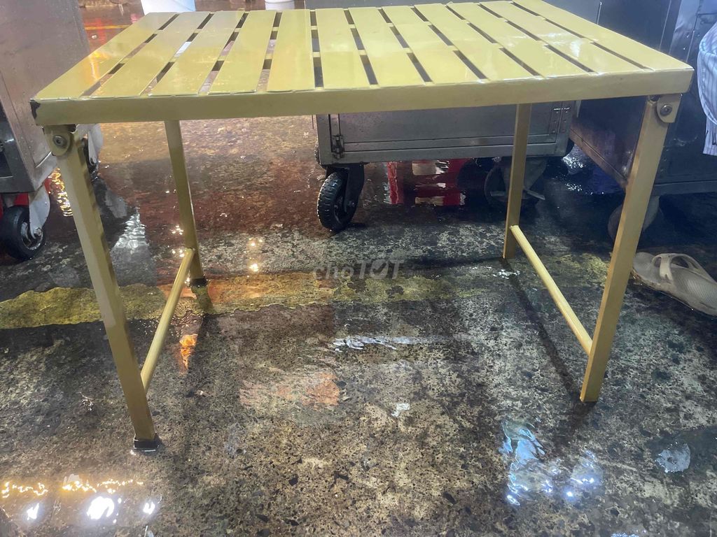 Bàn gấp gọn Sắt Vàng 50x70x55cm. Mua bán Bàn ghế tại Quận 10 Tp Hồ Chí Minh được đăng bởi Phạm Trúc Ly hình 1