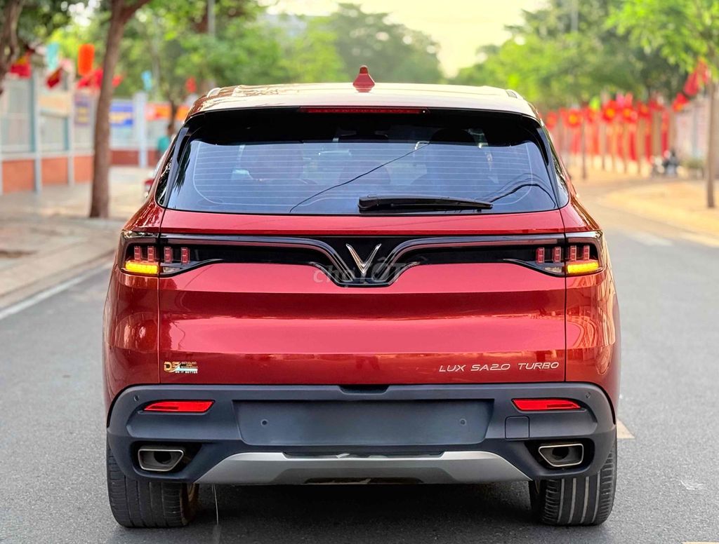 VinFast Lux SA 2.0 Turbo 2019 Base красный 71 000 км