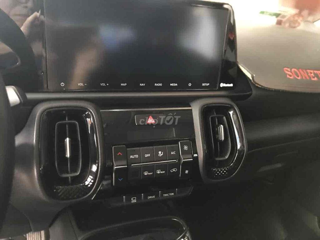 KIA Sonet Premium 2023 оранжевый