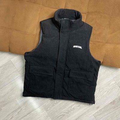 Corduroy Gile Puffer Jacket by HOOKS. Mua bán Quần áo tại Quận Ngũ Hành Sơn Đà Nẵng được đăng bởi Bạch Lê Hoàng
