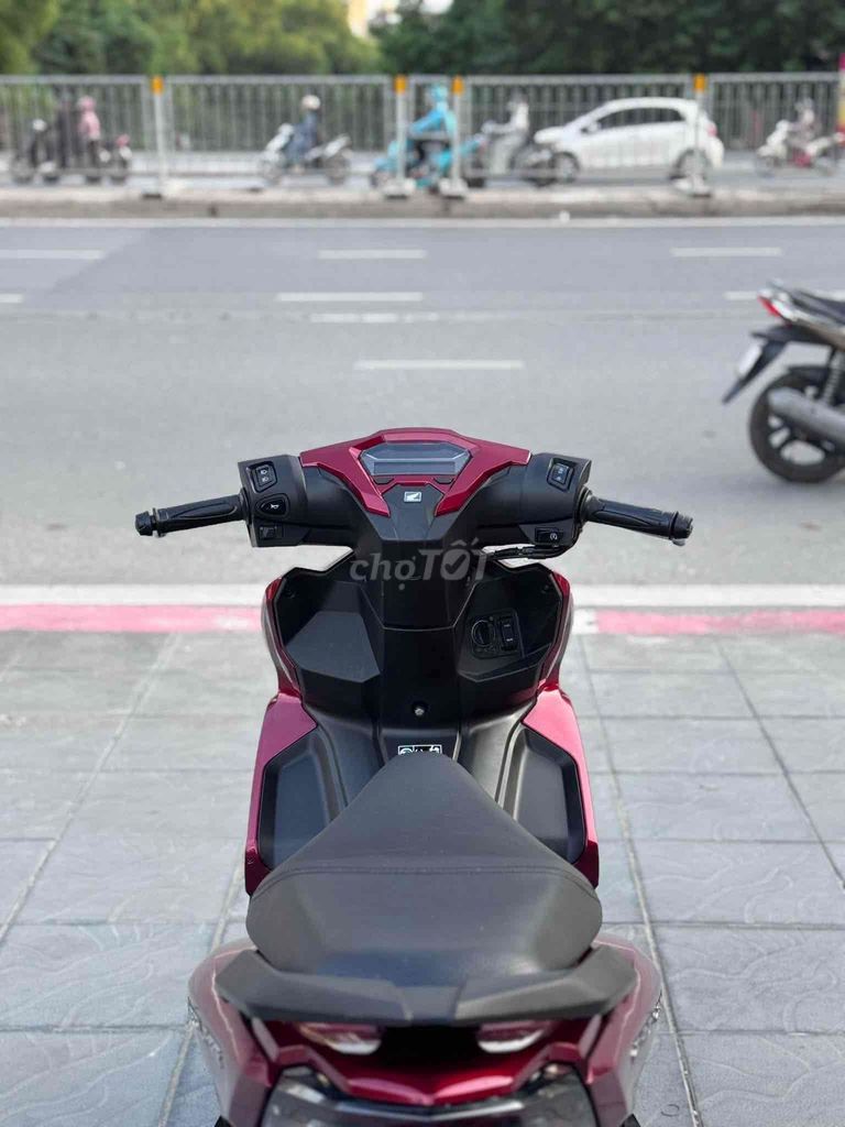 Воздушный клинок Honda 2026 красный