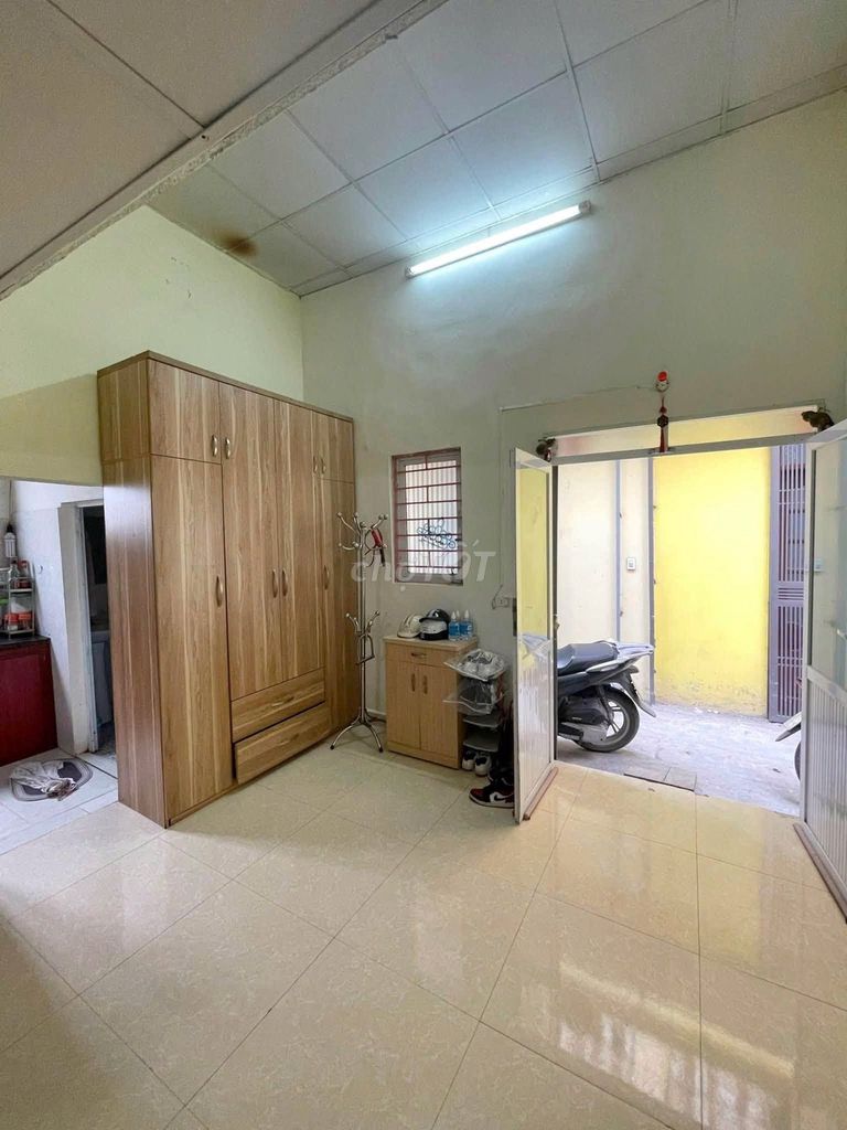 Cho thuê nhà 32m2 + gác xép, Hoàng Hoa Thám, Ba Đình