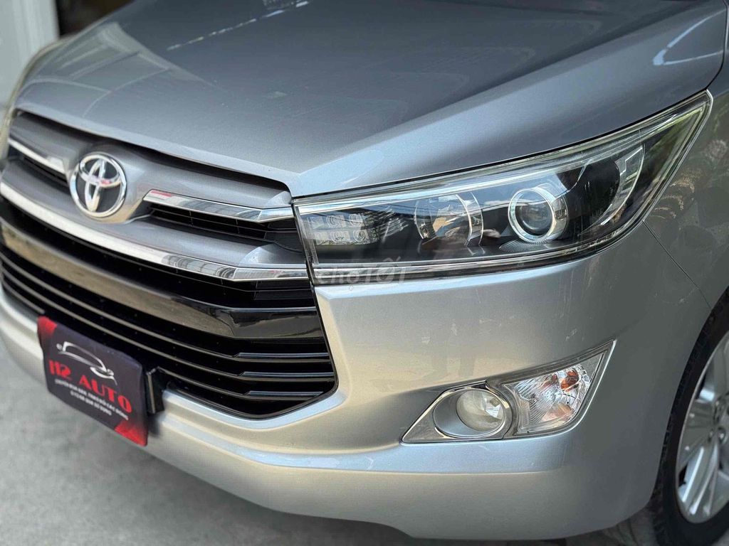 Toyota Innova комплектация 2.0V премиум
