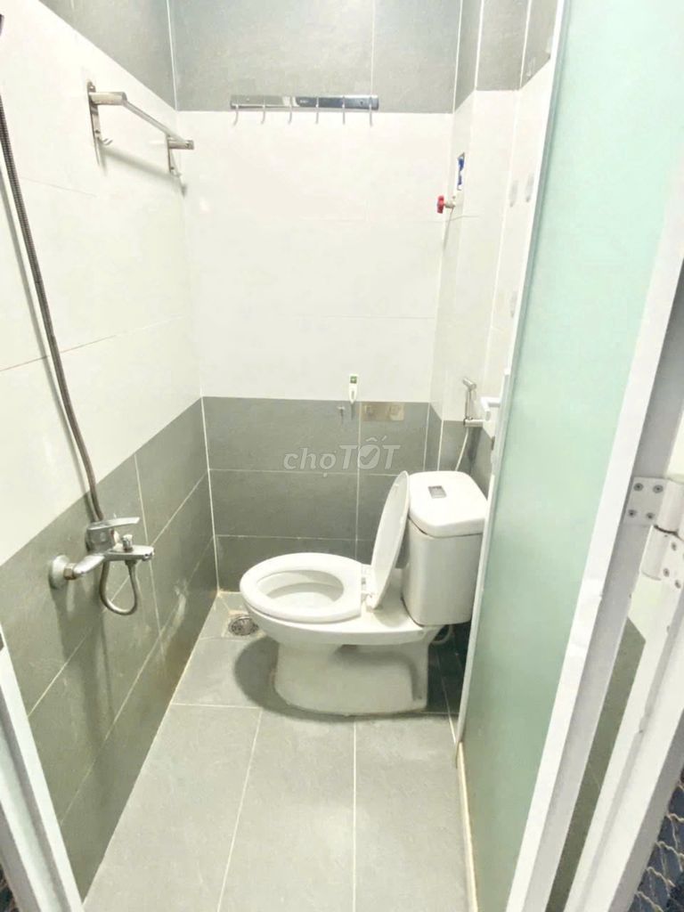 CHO THUÊ NHÀ 7 TRIỆU 2PN 2WC CÓ MÁY LẠNH - QUANG TRUNG P10