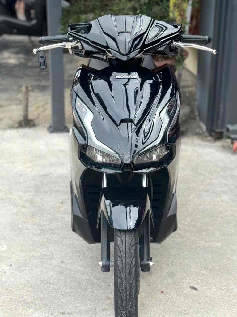 Honda Air Blade 125 2024 черный глянцевый от собственника