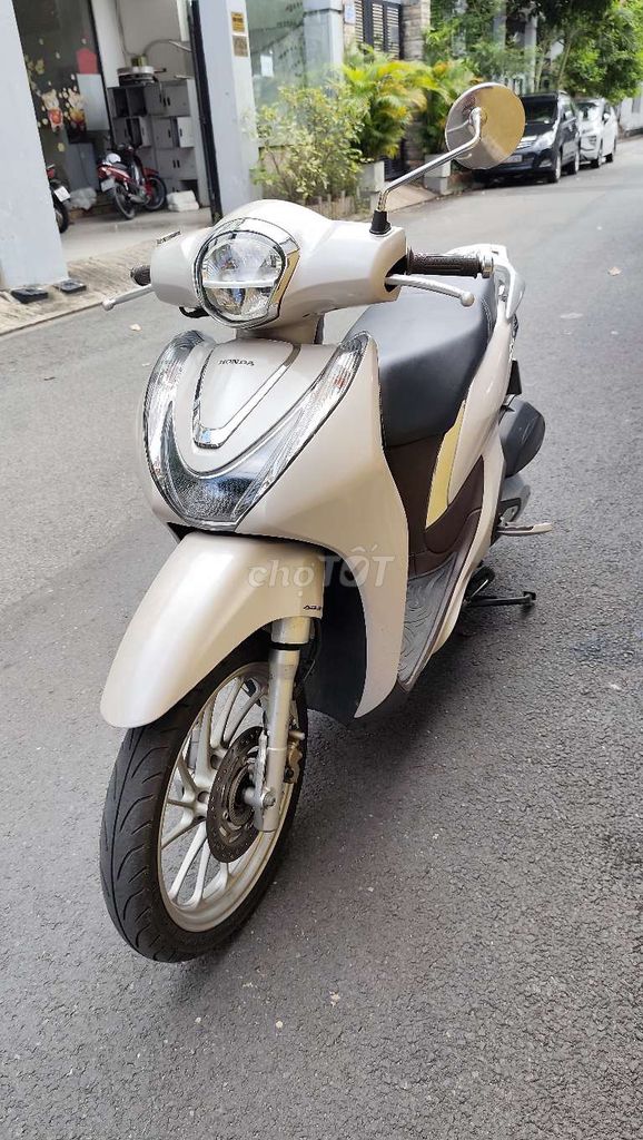 Honda Lead 2025 и Sh mode 2020