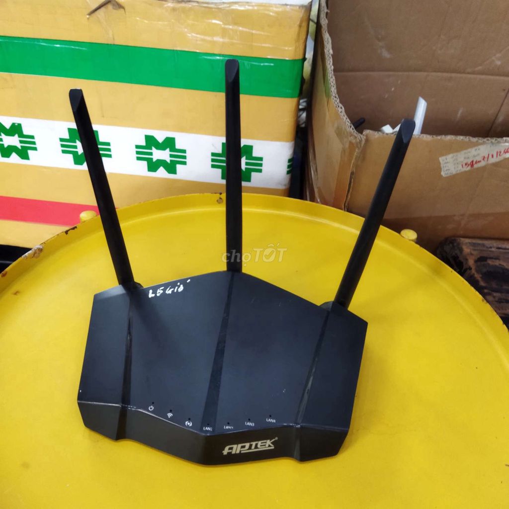 Wifi Aptek 303 tốc độ 300mbps 3 râu sóng xa.