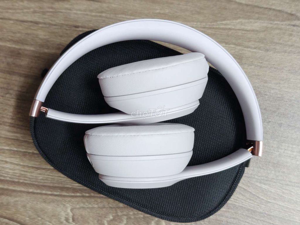 Tai nghe Bluetooth Beats Solo 4 Trắng. Mua bán Tivi, Âm thanh tại Thành phố Mỹ Tho Tiền Giang được đăng bởi Phan Mỹ hình 1