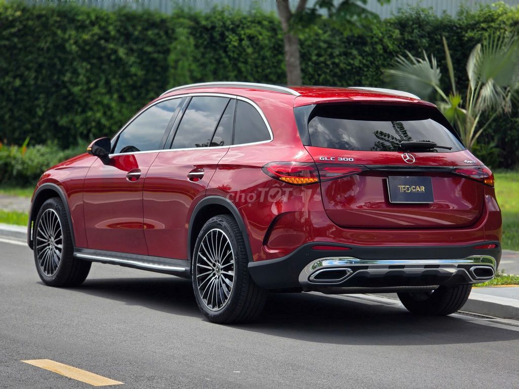Mercedes GLC300 Model 2024 - Công Ty Xuất Hóa Đơn