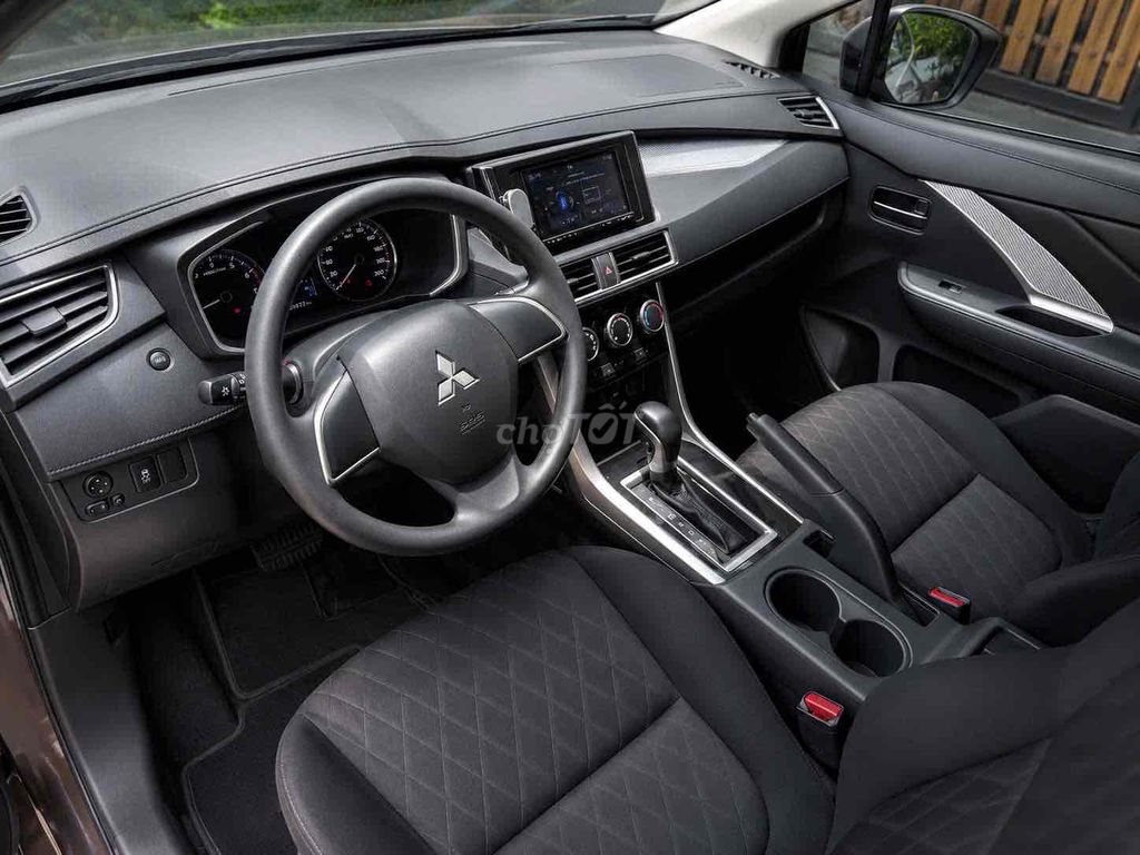 Mitsubishi Xpander AT Eco 2022 коричневый 73 000 км