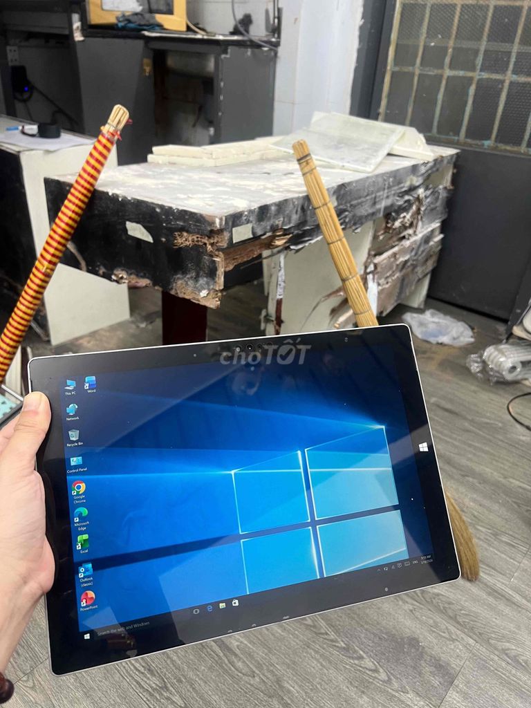 Microsoft Surface Pro 3 4GB/64GB Bạc. Mua bán Máy tính bảng tại Quận Phú Nhuận Tp Hồ Chí Minh được đăng bởi tonny  hình 1