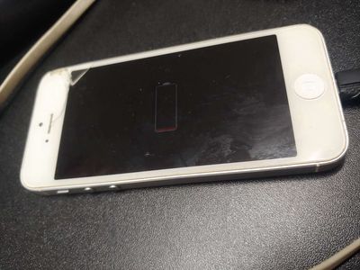 Apple iPhone 5 Bạc Màn liệt