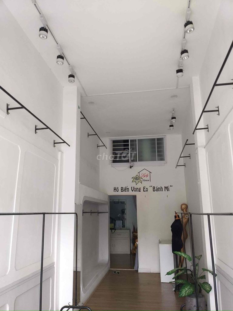 Thanh lý shop thời trang: Sào, bàn lễ tân, ken. Mua bán Nội thất, đồ gia dụng khác tại Quận 12 Tp Hồ Chí Minh được đăng bởi Liên Trần hình 1