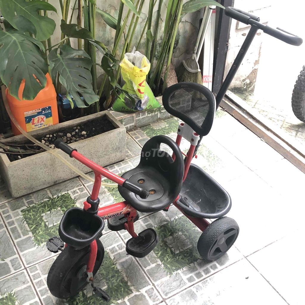 Xe Đẩy Bé Đi Dạo