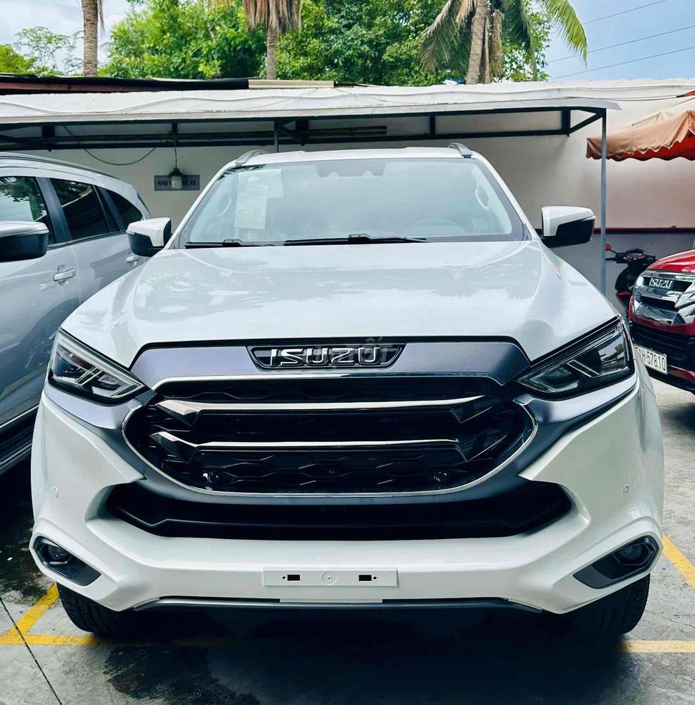 xe ô tô 7 chỗ isuzu mux b7 plus nhập khẩu thái lan. Mua bán Ô tô tại Quận 8 Tp Hồ Chí Minh được đăng bởi Auto Sài Gòn hình 2