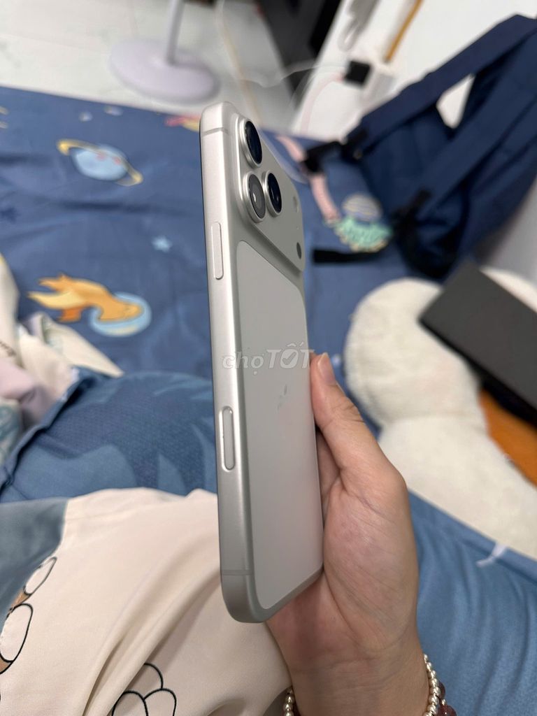 Apple iPhone 17 Pro Max 1TB Bạc Like New. Mua bán Điện thoại tại Quận Hà Đông Hà Nội được đăng bởi Cẩm Hằng hình 1