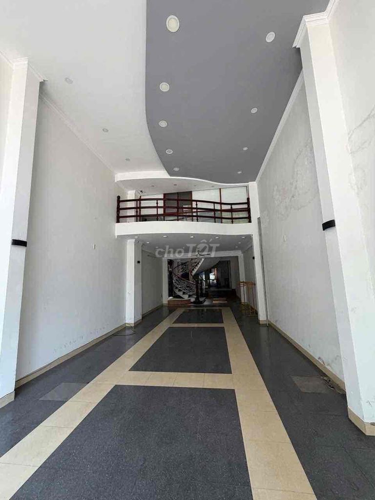 Аренда · 10 комн. · 142 м² · Quận Hải Châu, ул. Đường Phan Châu Trinh