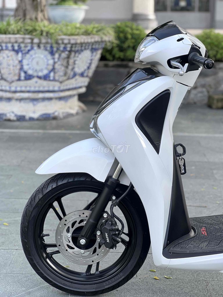 ❤️SH 125 2017 Trắng Sporty BSTP chính chủ có góp. Mua bán Xe máy tại Thành phố Thủ Đức Tp Hồ Chí Minh được đăng bởi Hiếu  hình 2