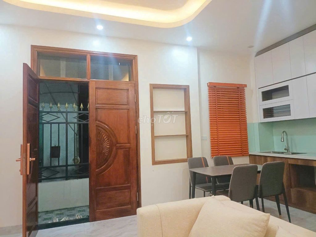 Cho thuê nhà đẹp Xuân La: 35m2, 5 tầng, full nội thất, 15tr