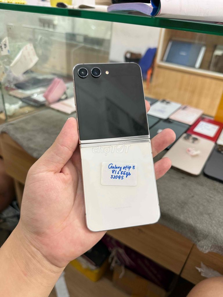 Samsung Galaxy Z Flip 5 256GB Trắng Hàn Quốc. Mua bán Điện thoại tại Quận Đống Đa Hà Nội được đăng bởi Hoàng quân store hình 1
