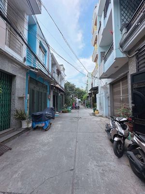 chủ cần bán gấp - ngay q6 -5.3x12m 3 tầng BTCT- giá rẻ 