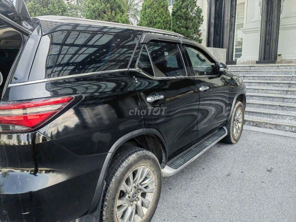 Автоматическое масло Toyota Fortuner 2020, черное