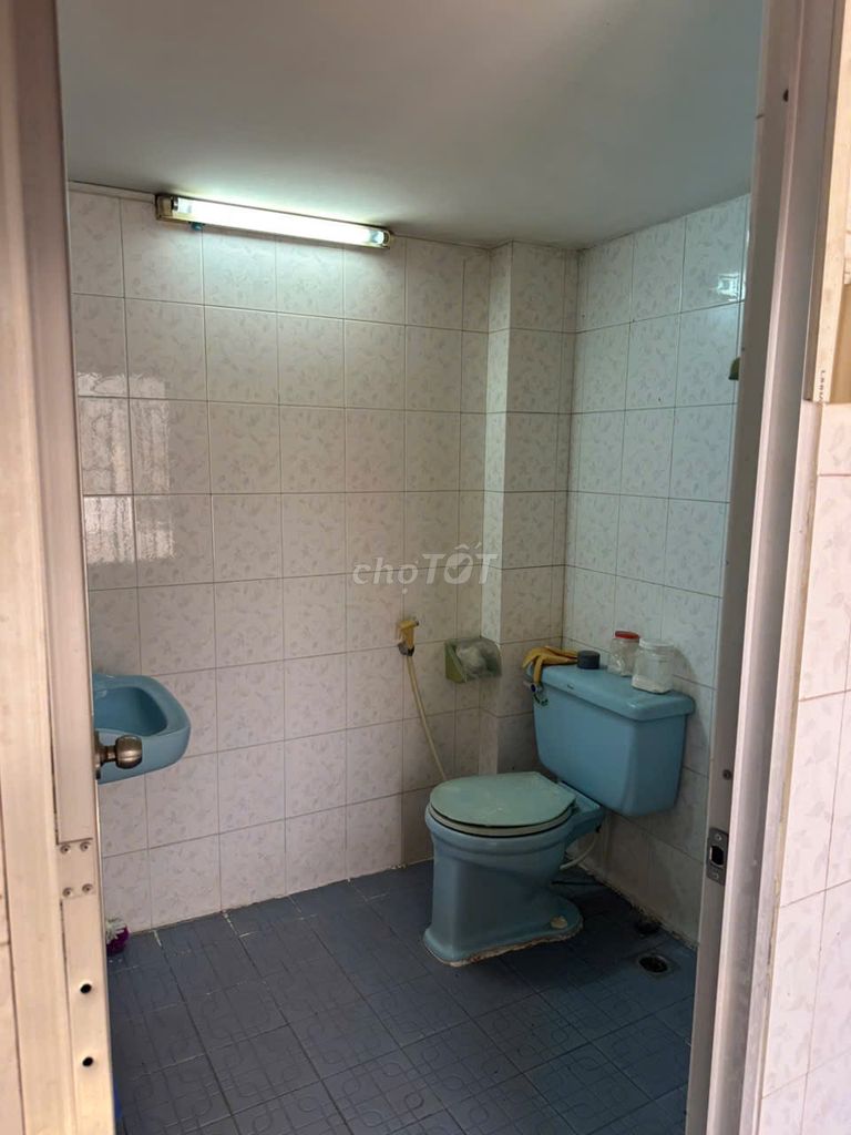 Аренда · 5 комн. · 73 м² · Quận 1, ул. Đường Nguyễn Văn Cừ