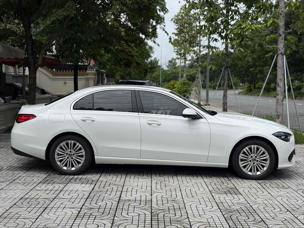Mercedes-Benz C200 Avantgarde 2022 белый
