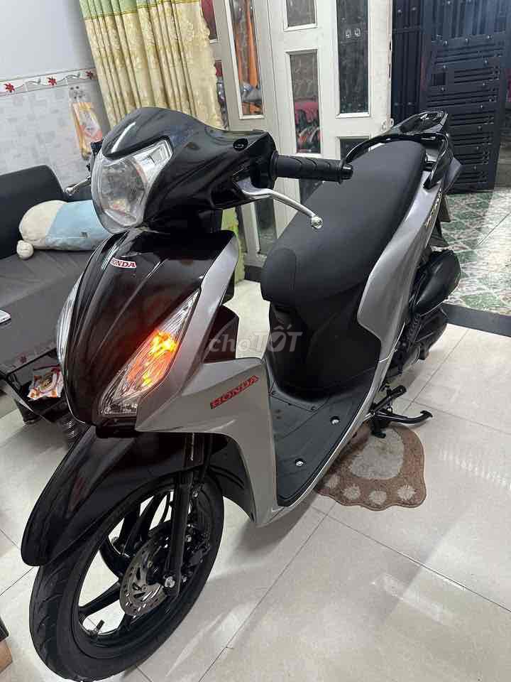 Honda Vision 218 xe đẹp liền lạc máy móc zin êm. Mua bán Xe máy tại Quận Tân Bình Tp Hồ Chí Minh được đăng bởi Tuấn Anh hình 1