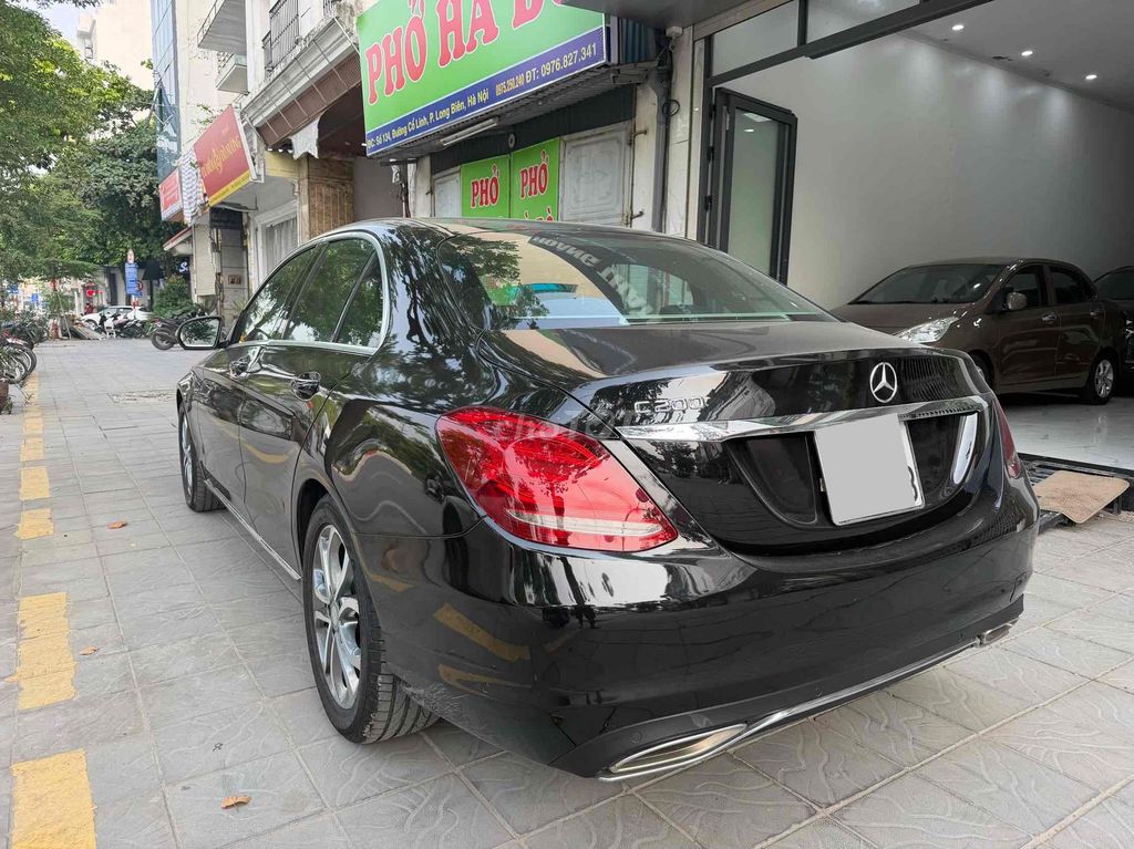 Mercedes Benz C Class 2015 C200 - 99,000 км