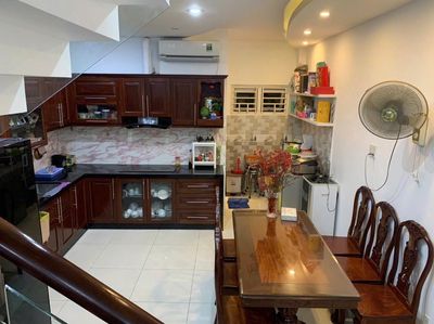 Rent · 4 bd · 60 м² · Quận 4, ул. Đường Nguyễn Tất Thành