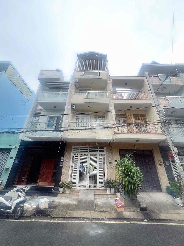 Bán nhà mặt tiền đối diện công viên ds 57 kdc Bình Phú