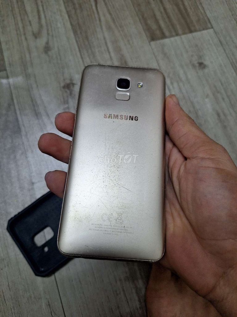 Samsung Galaxy J6 Vàng đồng đã sử dụng. Mua bán Điện thoại tại Huyện Long Thành Đồng Nai được đăng bởi Phạm Kim Đoan hình 1