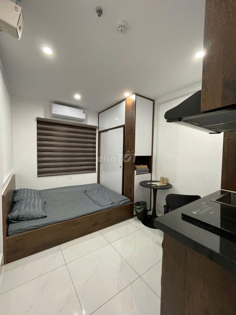 ПРОДАМ ЛИФТЫ CCMN HONG MAI- 7 ЭТАЖЕЙ — 2 ОТКРЫТЫХ — ПЕРЕУЛКИ — РЯДОМ С МАШИНАМИ.