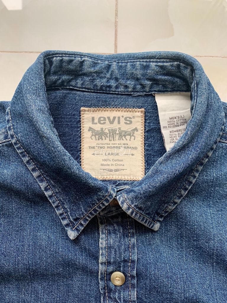 0933625469 - Khoác Jean hiệu Levis Size L chính hãng mới 96%