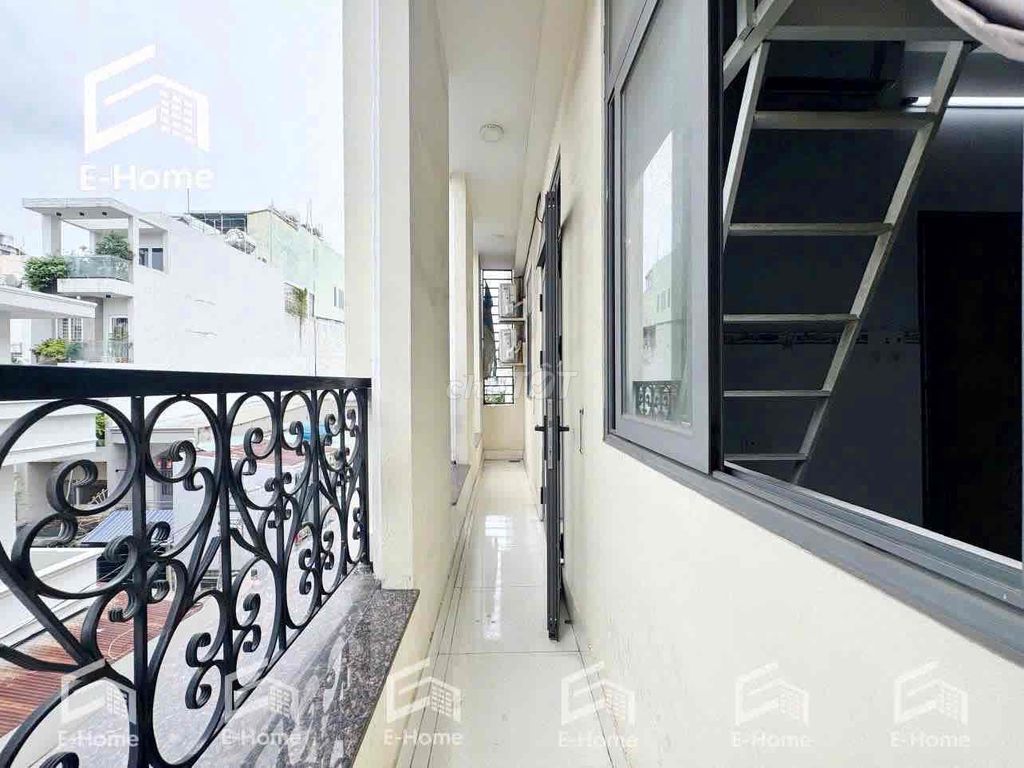 PHÒNG GÁC CẠNH ETOWN BAN CÔNG HÀNH LANG - CỬA SỔ TRỜI ĐẦY ĐỦ NỘI THẤT