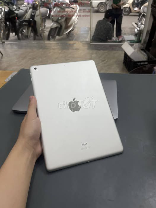 Apple iPad Gen 9 64GB Bạc Wifi. Mua bán Máy tính bảng tại Quận Hoàng Mai Hà Nội được đăng bởi Trương Công Quân hình 1