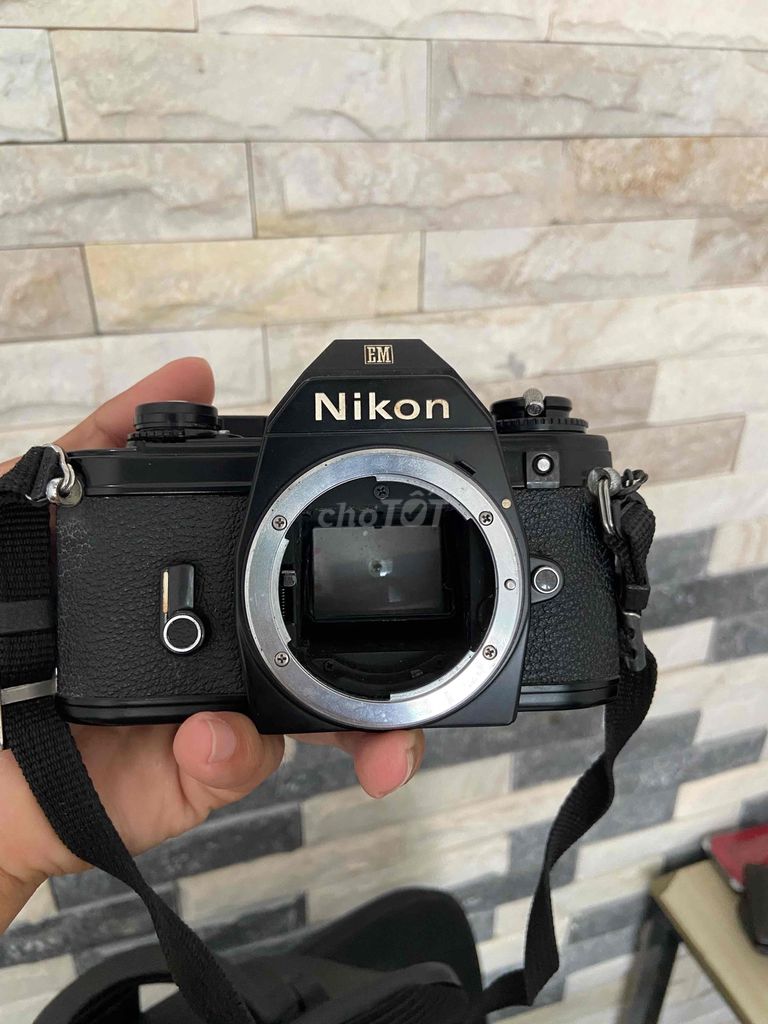 Nikon EM