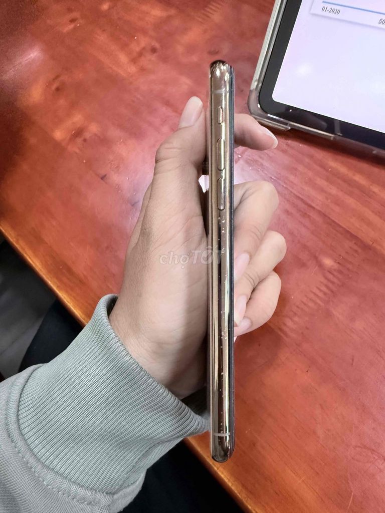 Apple iPhone Xs 256GB Vàng 76%. Mua bán Điện thoại tại Huyện Nhà Bè Tp Hồ Chí Minh được đăng bởi Thập hình 1