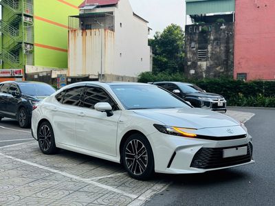 Toyota Camry 2.5 HEV Top 2025 - 8000km. Mua bán Ô tô tại Thành phố Dĩ An Bình Dương được đăng bởi Siêu Thị Ô Tô Bình Dương 