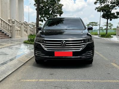 Volkswagen Viloran Luxury 2025 Đen | 17,000 Km