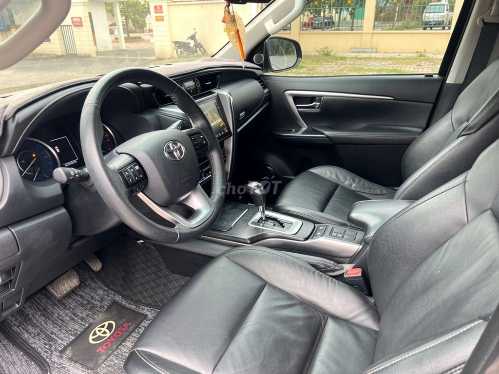 Toyota Fortuner 2022 2.4L 4x2 AT Черный