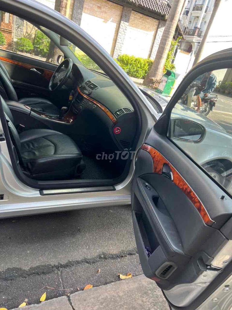 Mercedes-Benz E200 Bạc 5 chỗ. Mua bán Ô tô tại Quận Bình Tân Tp Hồ Chí Minh được đăng bởi  Mãnh hình 16