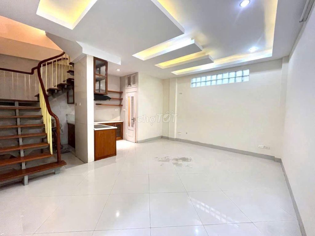 Частный дом на Дой Кан, Ба Динь, 3 спальни, 40м² х 5 этажей