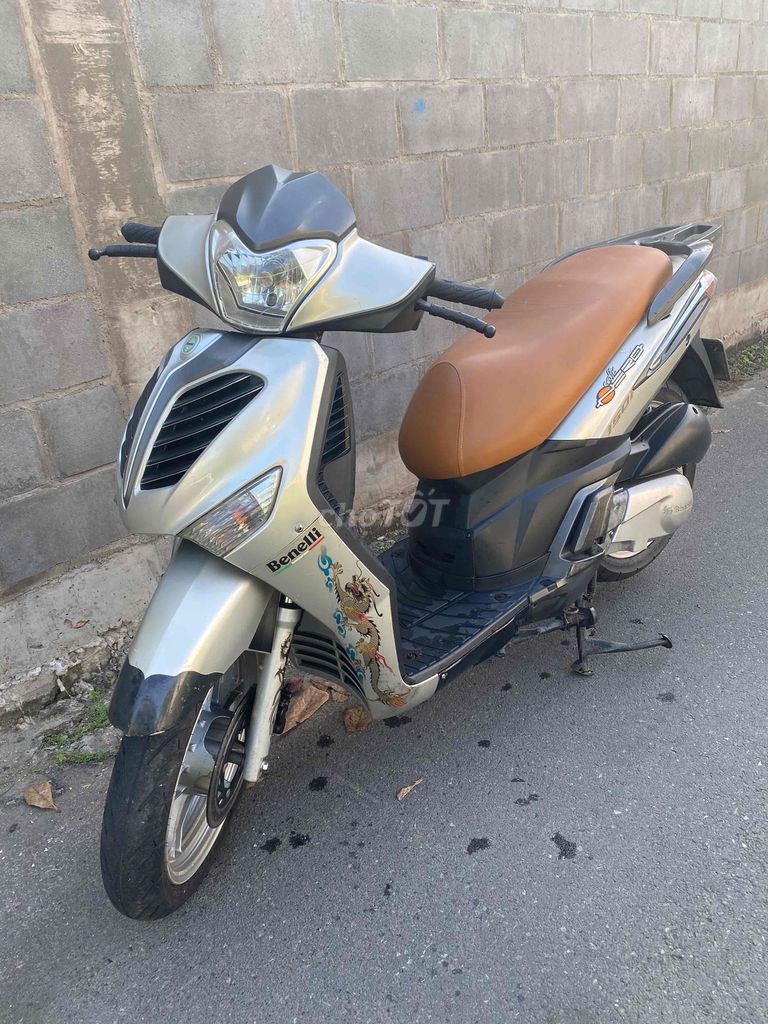 Benelli Caffé Nero 150 EFI Серебристый